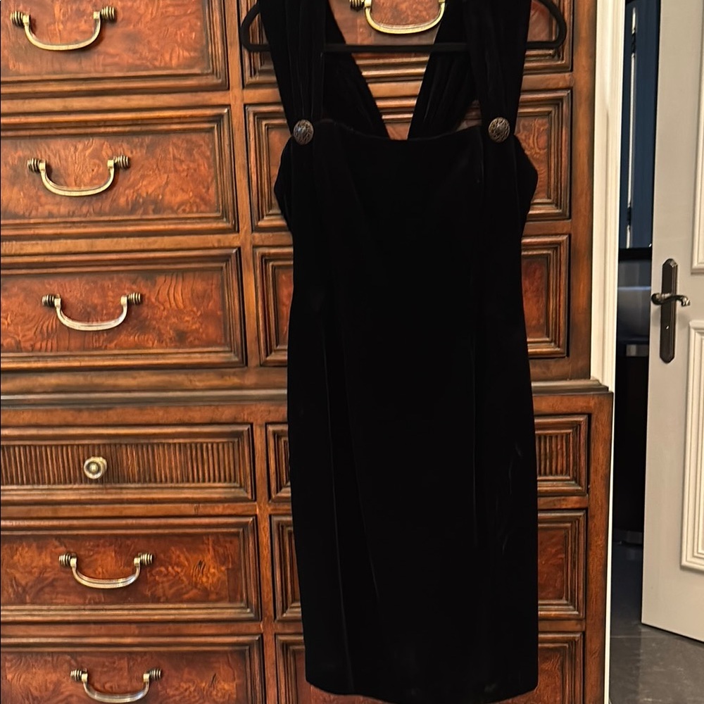 Black Sheath V-Neck Cocktail Dress